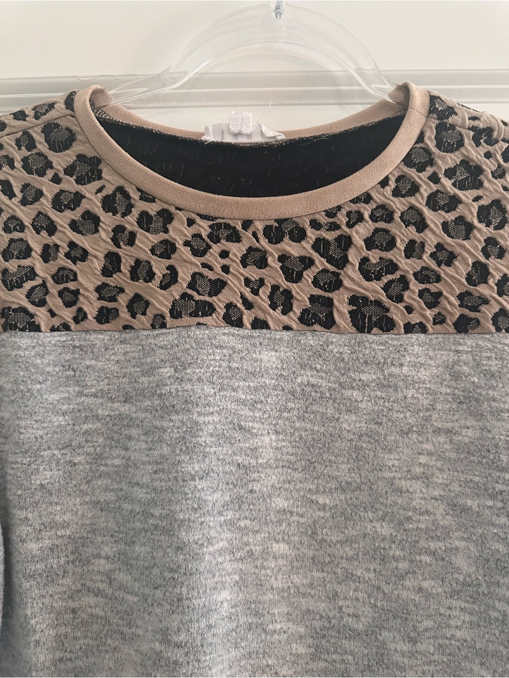 THML Leopard Print Colorblock Top Gray Knit Animal Print Long Sleeve - Picture 3 of 9